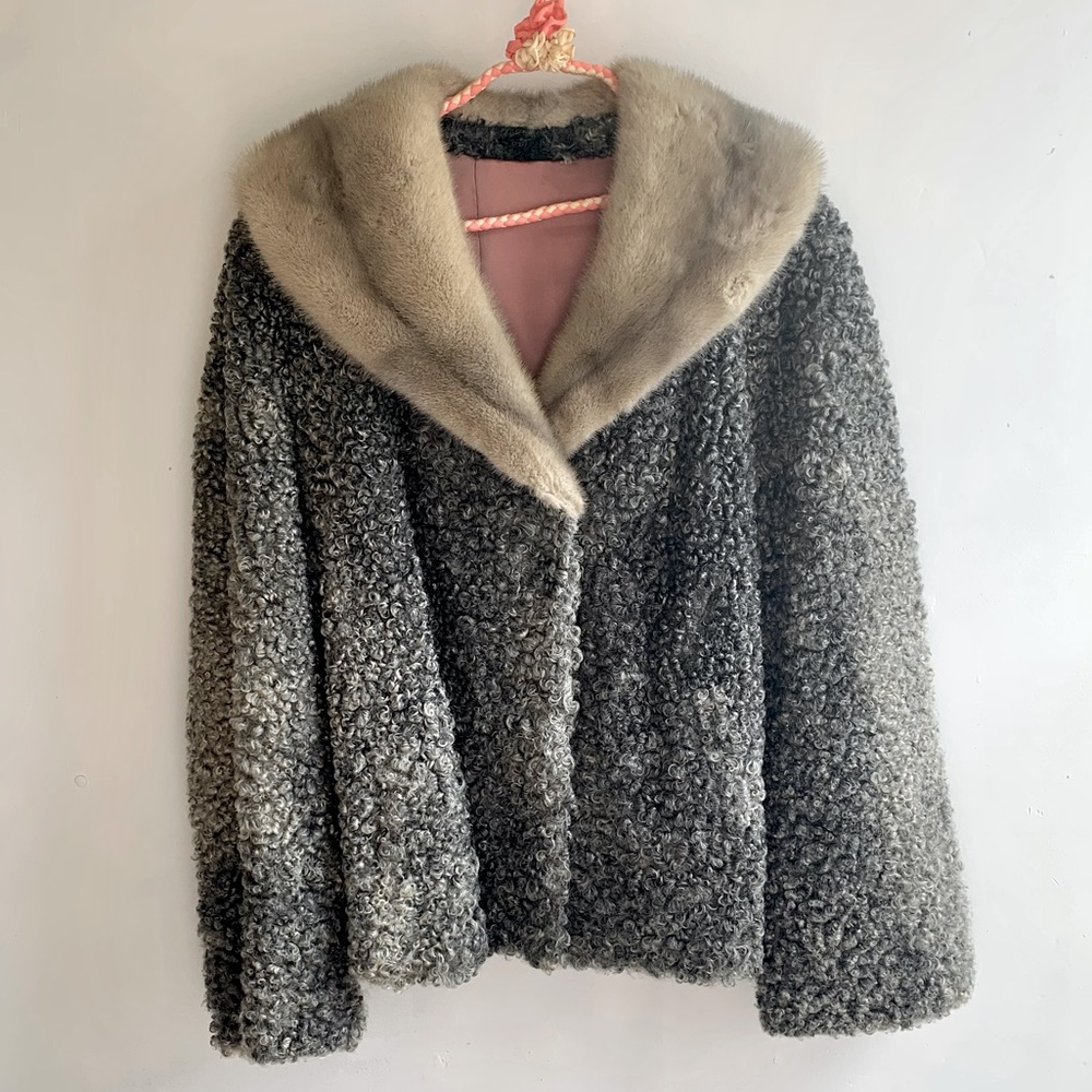 Wool coat with fur trim 🎀
